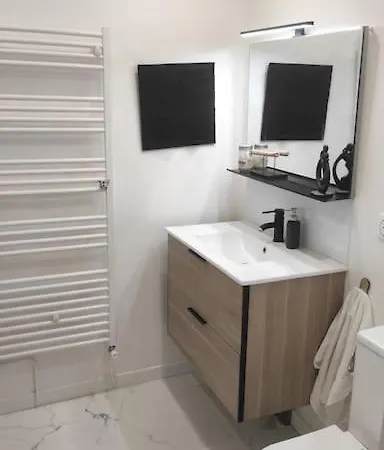 Вилла Avec Lagon Et Jacuzzi *